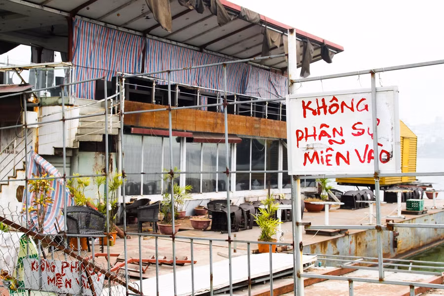 Loạt du thuyền, nhà hàng nổi sang trọng một thời ở Hồ Tây giờ ra sao? ảnh 17