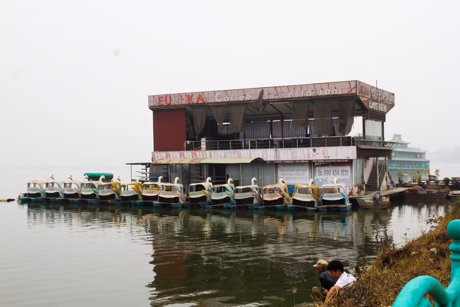 Loạt du thuyền, nhà hàng nổi sang trọng một thời ở Hồ Tây giờ ra sao? ảnh 15