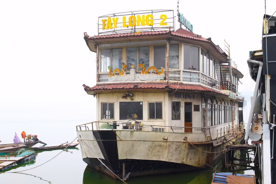 Ngoài một số nhà thuyền đã được tháo dỡ và di dời thì hiện nay vẫn còn khoảng chục chiếc đang neo đậu tại đây và ở trong tình trạng vô chủ. Dưới tác động của thời tiết cũng như không được chăm sóc, hoạt động thường xuyên nên xuống cấp trầm trọng.