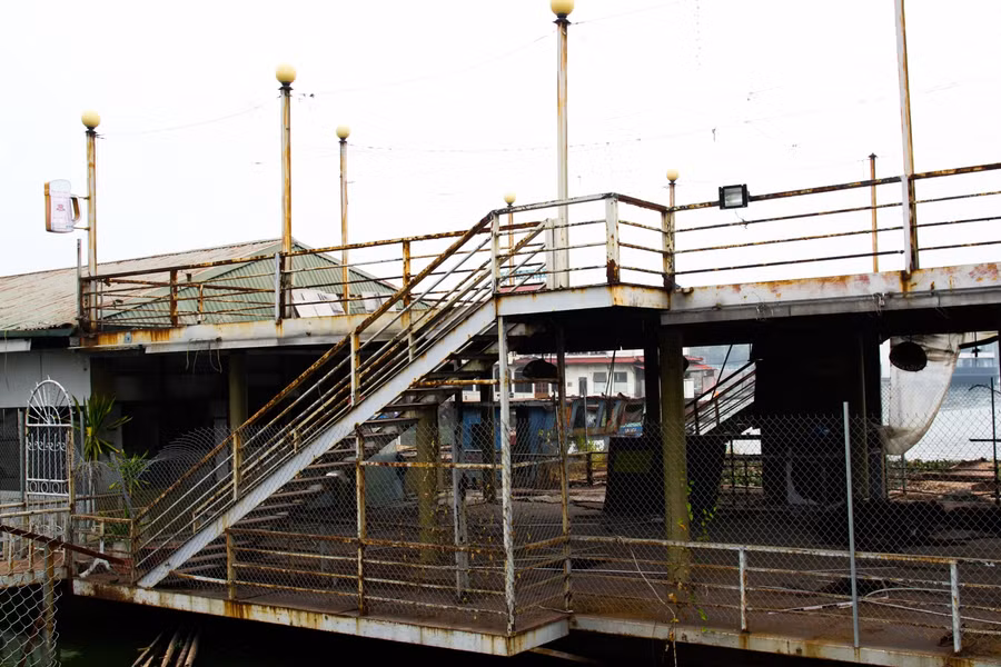 Loạt du thuyền, nhà hàng nổi sang trọng một thời ở Hồ Tây giờ ra sao? ảnh 12