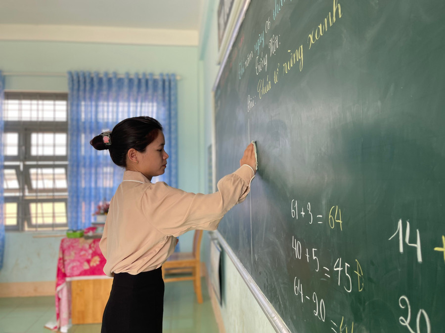 Cô Y Dung mong sẽ có nhiều chính sách quan tâm hơn nữa để trẻ vùng khó, vùng dân tộc thiểu số để các em có điều kiện tốt hơn khi đến lớp.