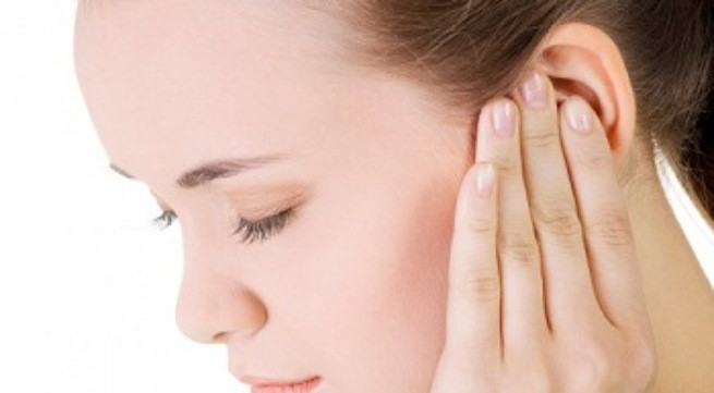Vành tai sưng phù, bệnh gì?