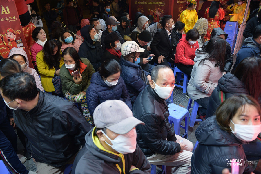 Theo quan niệm dân gian từ xưa tới nay, ngày mùng 10 tháng Giêng hàng năm được gọi là ngày vía Thần Tài và vào ngày này người dân sẽ đi mua vàng với mong muốn gặp nhiều may mắn, buôn may bán đắt trong năm mới. Theo quan niệm dân gian từ xưa tới nay, ngày mùng 10 tháng Giêng hàng năm được gọi là ngày vía Thần Tài và vào ngày này người dân sẽ đi mua vàng với mong muốn gặp nhiều may mắn, buôn may bán đắt trong năm mới.