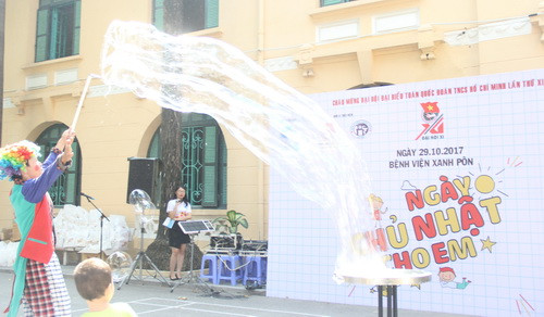 Chương trình có các hoạt động giao lưu âm nhạc, vui chơi, nghệ thuật Chương trình có các hoạt động giao lưu âm nhạc, vui chơi, nghệ thuật