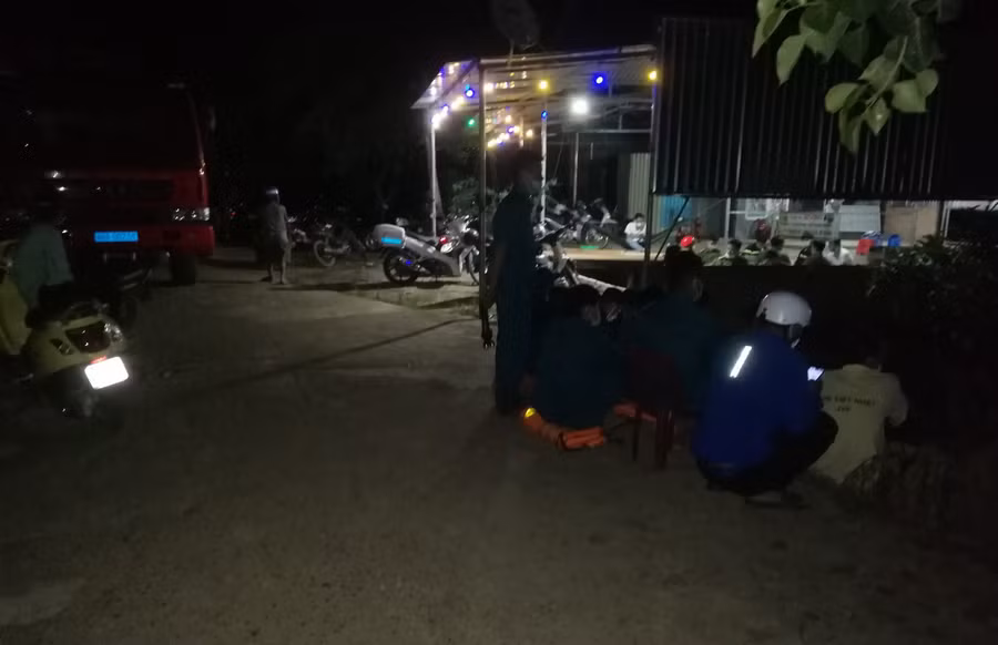 Lực lượng chức năng tổ chức tìm kiếm nữ sinh V. Ảnh: GĐ&XH