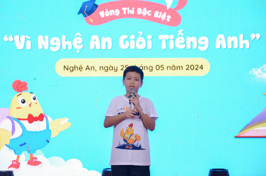 Các thí sinh tự tin thể hiện phần thi nói giao tiếp. Các thí sinh tự tin thể hiện phần thi nói giao tiếp.