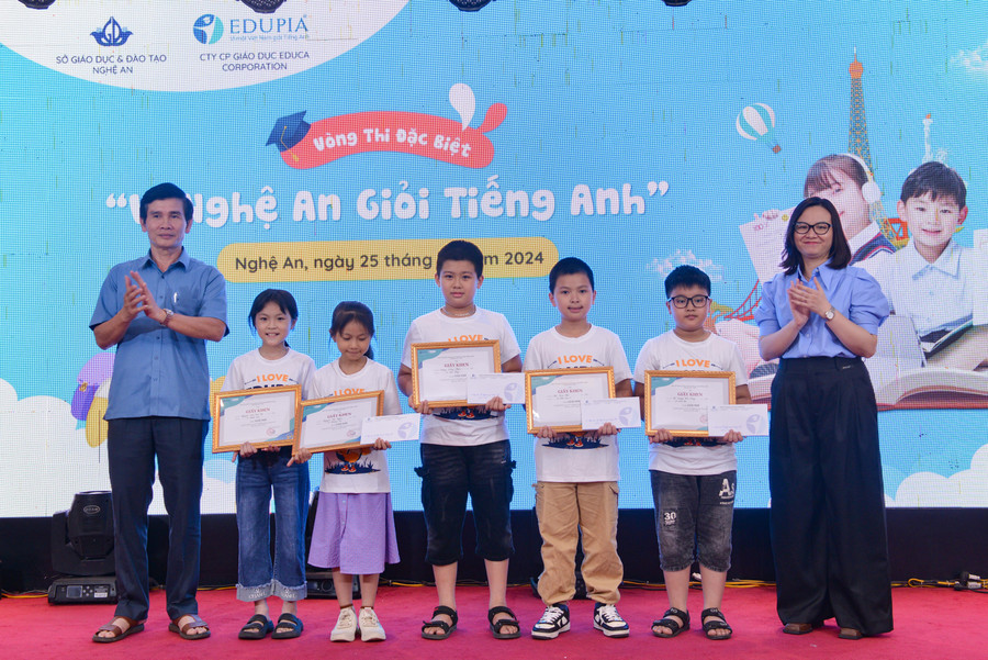 Kết quả chung cuộc 5 giải Nhì thuộc về các em Nguyễn Trần Bảo Chi, lớp 5A, TH Minh Sơn; em Võ Trọng Hải Đăng, lớp 5A, TH Diễn Thọ; em Dương Đăng Phước, lớp 5B, TH Diễn Phong; em Hồ Tân Phú, lớp 5A, TH Diễn Sơn 1 và em Nguyễn Thị Nghĩa, lớp 3E, TH Thượng Sơn. Kết quả chung cuộc 5 giải Nhì thuộc về các em Nguyễn Trần Bảo Chi, lớp 5A, TH Minh Sơn; em Võ Trọng Hải Đăng, lớp 5A, TH Diễn Thọ; em Dương Đăng Phước, lớp 5B, TH Diễn Phong; em Hồ Tân Phú, lớp 5A, TH Diễn Sơn 1 và em Nguyễn Thị Nghĩa, lớp 3E, TH Thượng Sơn.