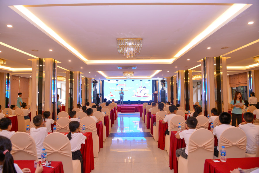 Sau 3 vòng thi, vượt qua hơn 39.000 thí sinh tham dự, 85 học sinh đã xuất sắc bước vào vòng thi đặc biệt. Sau 3 vòng thi, vượt qua hơn 39.000 thí sinh tham dự, 85 học sinh đã xuất sắc bước vào vòng thi đặc biệt.