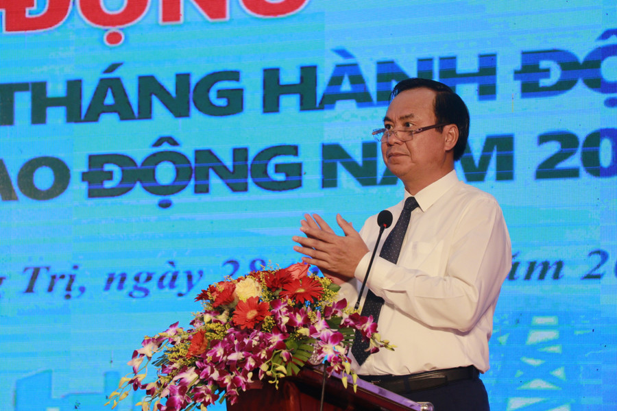 Chủ tịch UBND tỉnh Quảng Trị chỉ đạo sớm giải quyết chế độ cho giáo viên. Chủ tịch UBND tỉnh Quảng Trị chỉ đạo sớm giải quyết chế độ cho giáo viên.