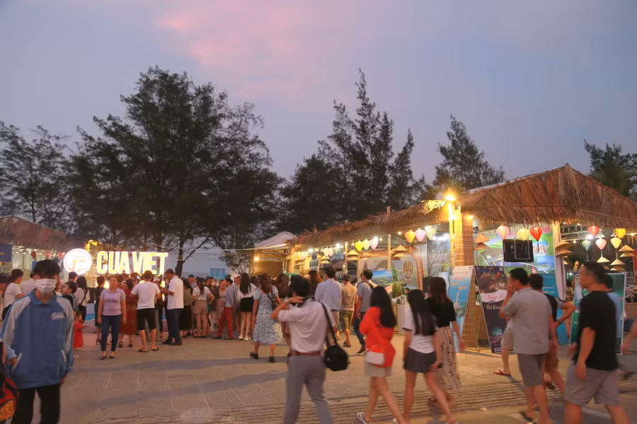 Lần đầu tiên, Cửa Việt được tổ chức một sự kiện du lịch quy mô. Lần đầu tiên, Cửa Việt được tổ chức một sự kiện du lịch quy mô.