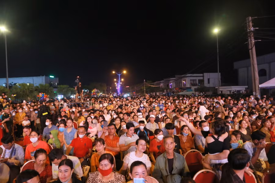 Hàng nghìn người dân tham gia Lễ hội Văn hóa - Ẩm thực Việt Nam. Hàng nghìn người dân tham gia Lễ hội Văn hóa - Ẩm thực Việt Nam.