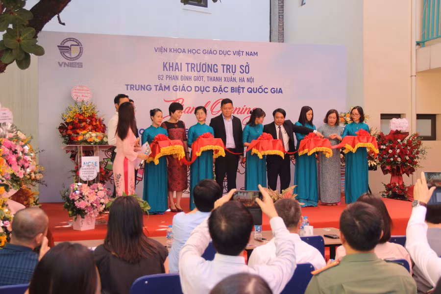 Khai trương Trung tâm giáo dục đặc biệt Quốc gia tại Hà Nội.