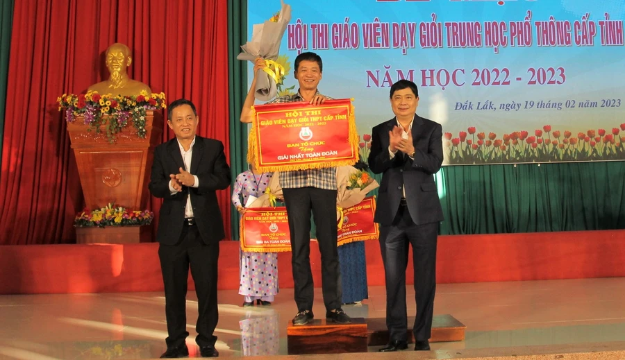 Trường THCS&THPT Đông Du đạt giải Nhất toàn đoàn.