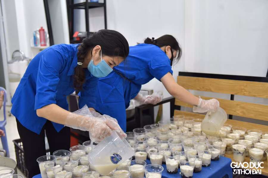 Những nguyên liệu được chuẩn bị từ 5h30 sáng.