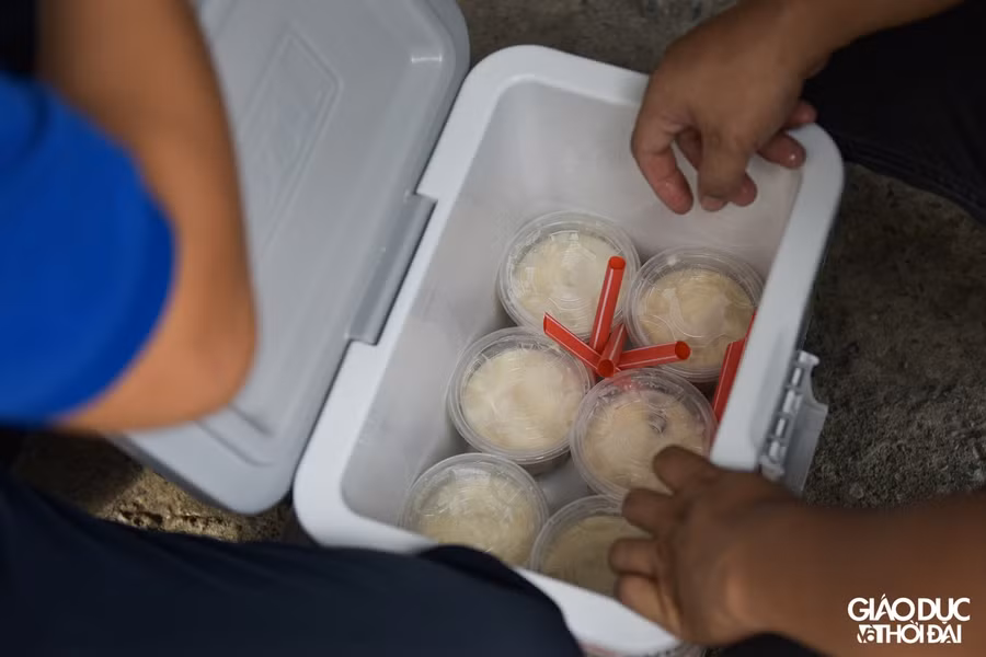 Mỗi ngày đồ uống sẽ được làm luân phiên như cà phê, trà chanh, chè…