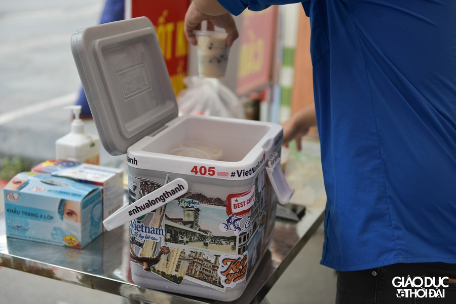 Hàng trăm suất đồ uống mỗi ngày tiếp sức cho lực lượng chốt kiểm soát dịch ảnh 9