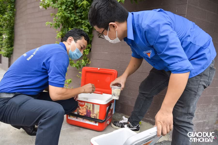 Hàng trăm suất đồ uống mỗi ngày tiếp sức cho lực lượng chốt kiểm soát dịch ảnh 11