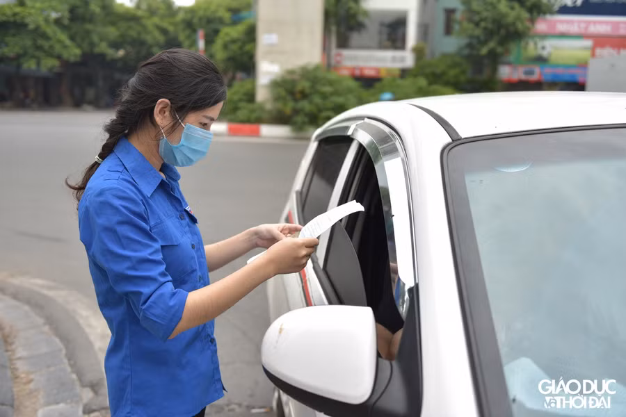 Hàng trăm suất đồ uống mỗi ngày tiếp sức cho lực lượng chốt kiểm soát dịch ảnh 17