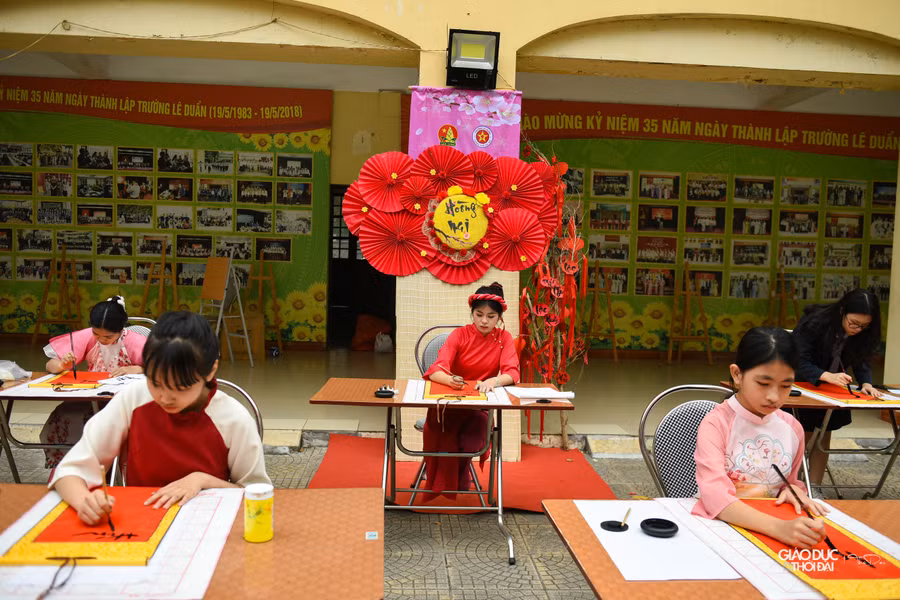 Thi viết thư pháp " Nét đẹp nghệ thuật trogn thư pháp Việt Nam".