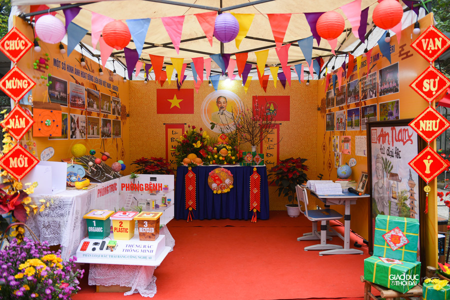 Thi trang trí trại với chủ đề “Sắc xuân Hà Nội”.