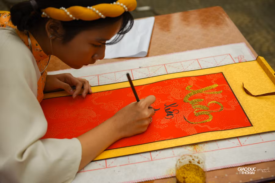 Thi viết thư pháp " Nét đẹp nghệ thuật trogn thư pháp Việt Nam".