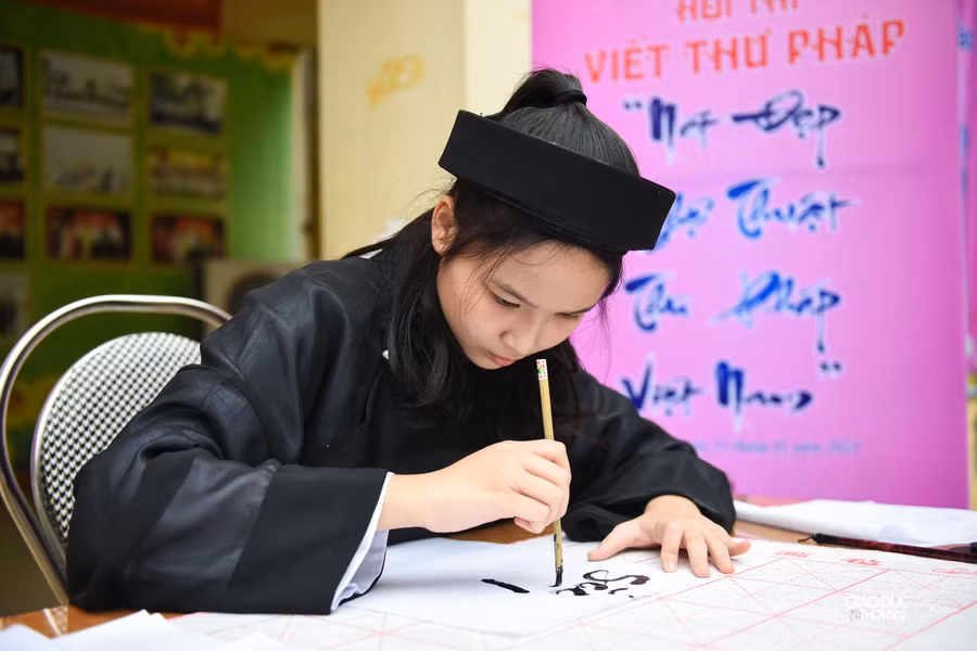 Thi viết thư pháp " Nét đẹp nghệ thuật trogn thư pháp Việt Nam".