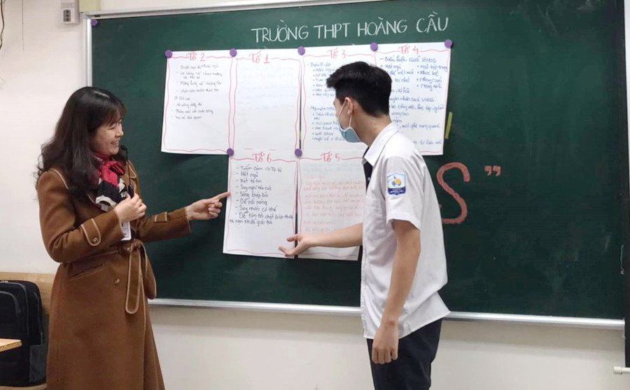 Một lớp học của Trường THPT Hoàng Cầu (Đống Đa, Hà Nội). Một lớp học của Trường THPT Hoàng Cầu (Đống Đa, Hà Nội).