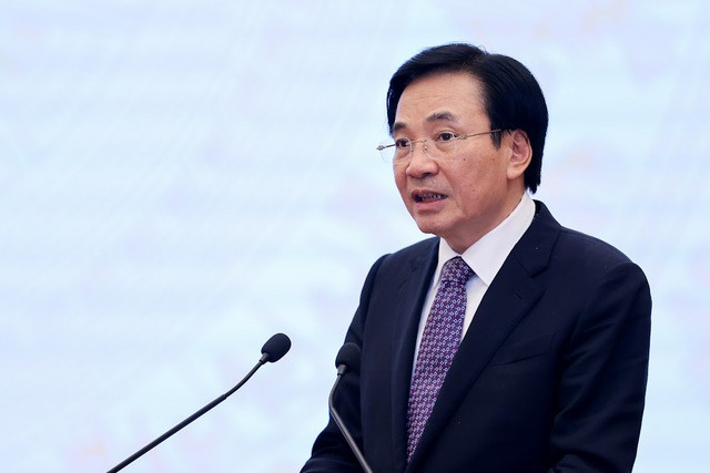 Bộ trưởng, Chủ nhiệm Văn phòng Chính phủ Trần Văn Sơn, Người phát ngôn của Chính phủ phát biểu tại buổi họp báo.