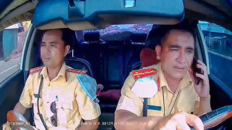 2 cán bộ CSGT Công an tỉnh Hậu Giang có lời nói thiếu chuẩn mực khi thực thi nhiệm vụ.