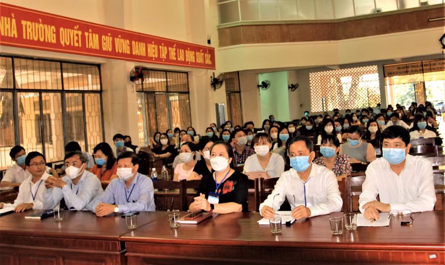 Các đại biểu dự khai mạc chấm thi tốt nghiệp THPT năm 2021, Hội đồng thi Sở GD-ĐT tỉnh Đắk Lắk.