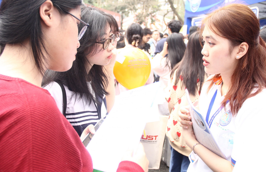 Thí sinh tham dự ngày hội tư vấn tuyển sinh, hướng nghiệp năm 2024, sáng 17/3. Thí sinh tham dự ngày hội tư vấn tuyển sinh, hướng nghiệp năm 2024, sáng 17/3.