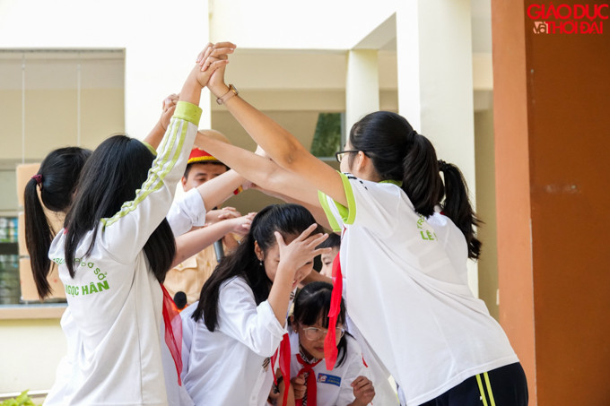 Nhiều trò chơi trực quan để giúp các em học sinh hiểu rõ hơn về luật ATGT.