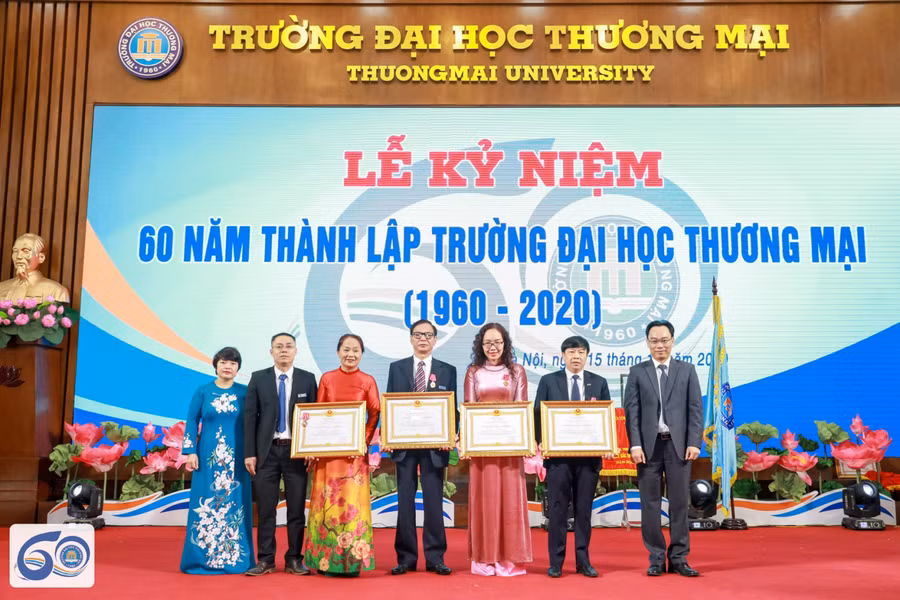 Các cá nhân và tập thể nhận Huân chương Lao động và Bằng khen của Thủ tướng