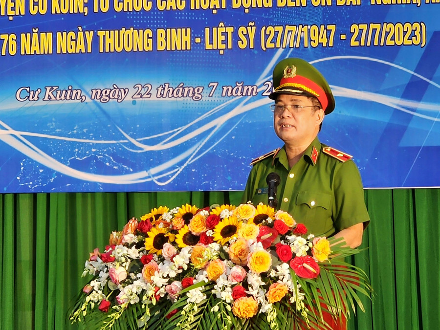 Thiếu tướng Lê Văn Hà - Phó Tư lệnh Cảnh sát cơ động phát biểu tại buổi lễ (ảnh: TT). Thiếu tướng Lê Văn Hà - Phó Tư lệnh Cảnh sát cơ động phát biểu tại buổi lễ (ảnh: TT).
