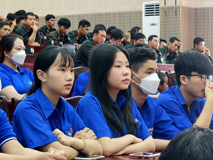 Đoàn viên thanh niên huyện Cư Kuin tại buổi lễ (ảnh: TT). Đoàn viên thanh niên huyện Cư Kuin tại buổi lễ (ảnh: TT).