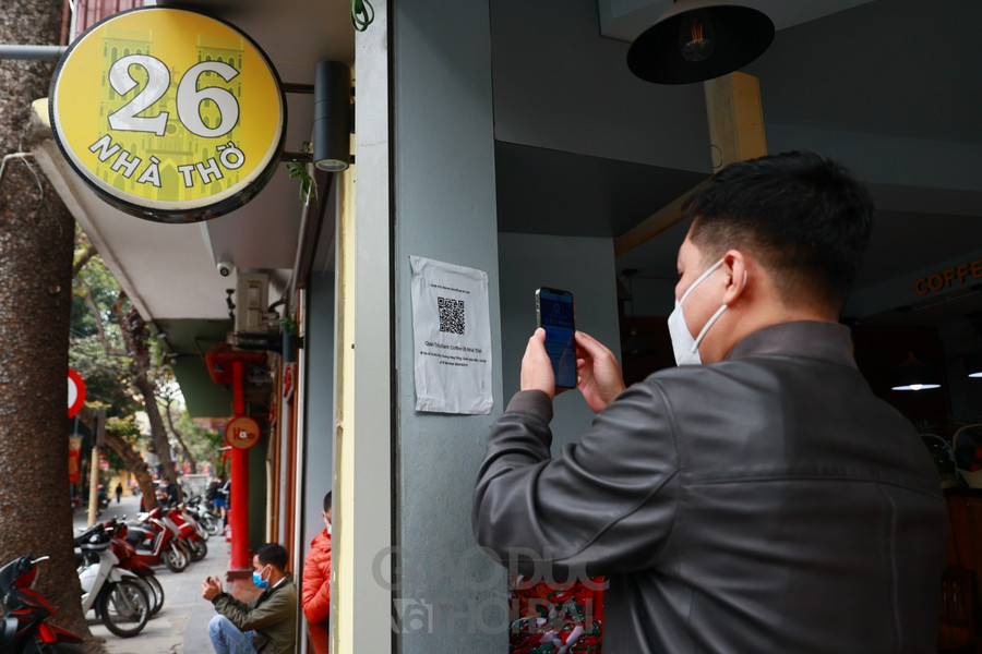 Hà Nội: Quận Hoàn Kiếm đồng loạt ra quân kiểm tra công tác phòng dịch Covid-19 ảnh 3