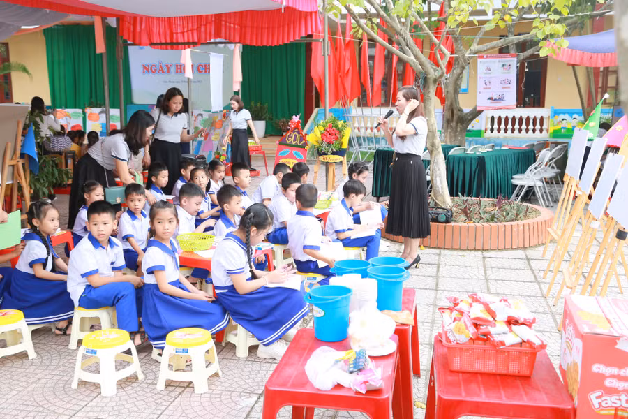 Ngày hội Chơi thực sự là hoạt động trải nghiệm để phụ huynh đồng hành cùng con.