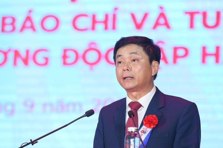 PGS.TS Phạm Minh Sơn, Giám đốc Học viện Báo chí và Tuyên truyền phát biểu tại Lễ kỷ niệm. PGS.TS Phạm Minh Sơn, Giám đốc Học viện Báo chí và Tuyên truyền phát biểu tại Lễ kỷ niệm.