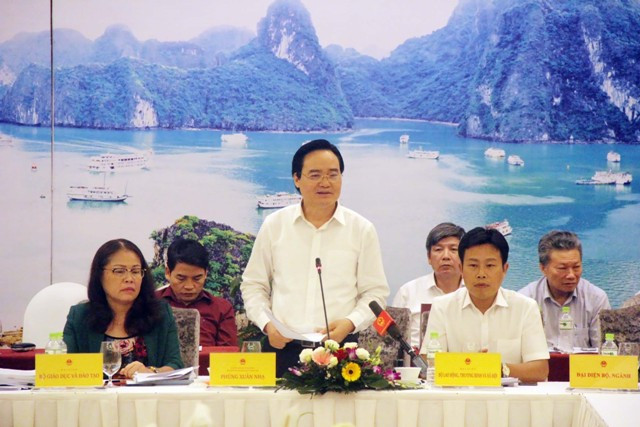 Bộ trưởng Phùng Xuân Nhạ phát biểu tại Phiên họp Bộ trưởng Phùng Xuân Nhạ phát biểu tại Phiên họp