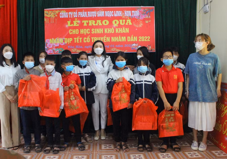 Mang Tết đến học sinh vùng bãi ngang Hà Tĩnh