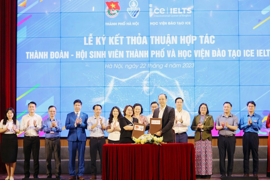 Tại chương trình cũng diễn ra lễ ký kết thỏa thuận hợp tác giữa Hội Sinh viên Việt Nam thành phố với Hội Doanh nghiệp trẻ Hà Nội giai đoạn 2023-2025, nhằm phối hợp triển khai các hoạt động hỗ trợ sinh viên; hội nghị tổng kết phong trào phong trào “Sinh viên 5 tốt” giai đoạn 2018-2023, tuyên dương 46 tập thể và 53 cá nhân có thành tích xuất sắc trong việc triển khai phong trào “Sinh viên 5 tốt”.