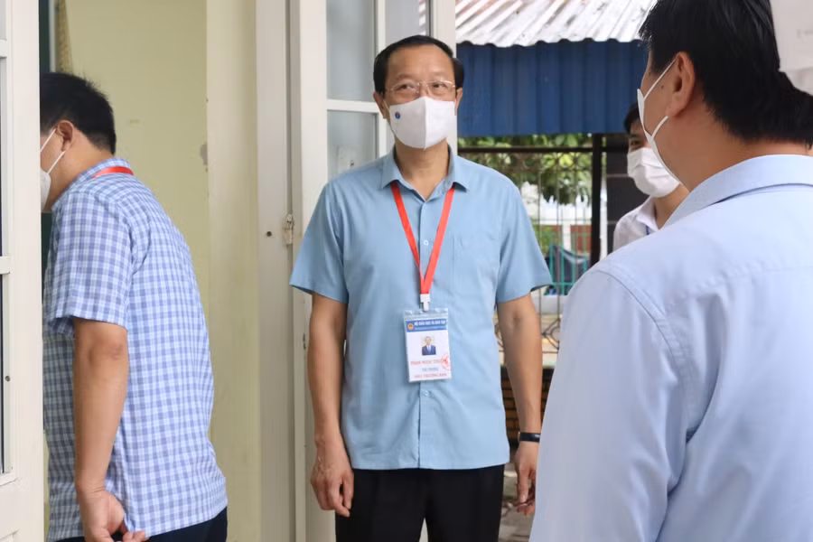 Kiểm tra công tác chuẩn bị tại phòng thi.