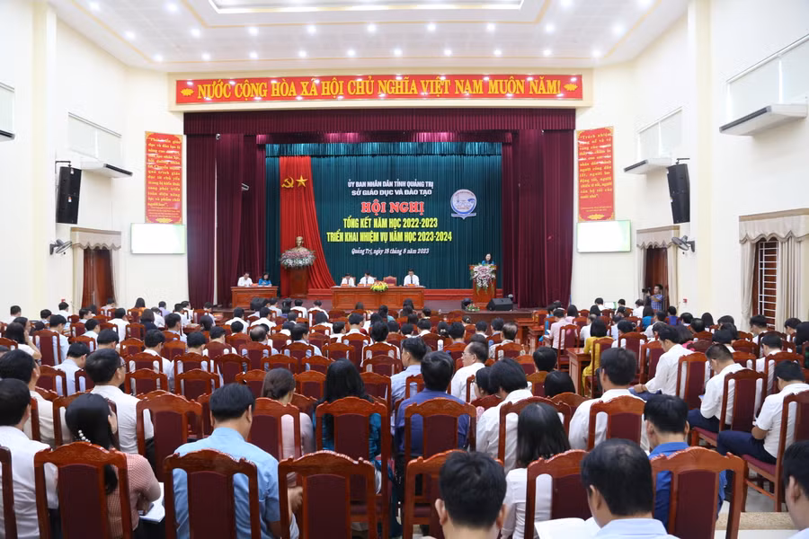 Năm học vừa qua, ngành giáo dục Quảng Trị đạt được nhiều kết quả nổi bật. Năm học vừa qua, ngành giáo dục Quảng Trị đạt được nhiều kết quả nổi bật.