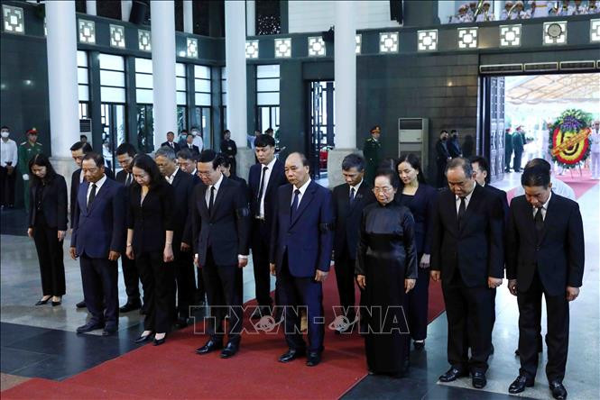 Đoàn đại biểu Chủ tịch nước do Chủ tịch nước Võ Văn Thưởng dẫn đầu viếng đồng chí Vũ Khoan. Ảnh: Phạm Kiên/TTXVN Đoàn đại biểu Chủ tịch nước do Chủ tịch nước Võ Văn Thưởng dẫn đầu viếng đồng chí Vũ Khoan. Ảnh: Phạm Kiên/TTXVN