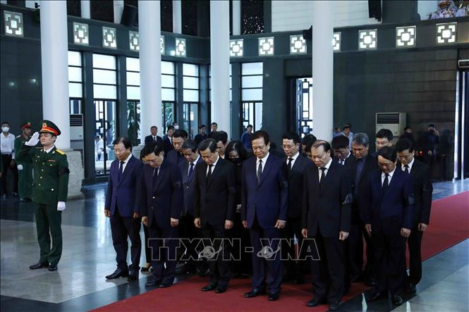 Đoàn đại biểu Chính phủ do Phó Thủ tướng Chính phủ Lê Minh Khái dẫn đầu viếng đồng chí Vũ Khoan. Ảnh: Phạm Kiên/TTXVN Đoàn đại biểu Chính phủ do Phó Thủ tướng Chính phủ Lê Minh Khái dẫn đầu viếng đồng chí Vũ Khoan. Ảnh: Phạm Kiên/TTXVN