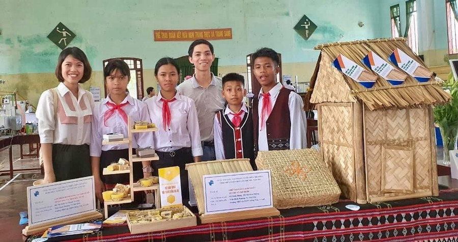 Học sinh và giáo viên cùng vui với những đổi mới sáng tạo trong dạy - học