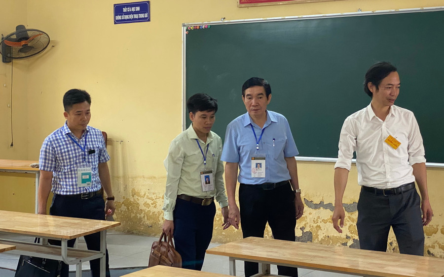 Trước kỳ thi, đoàn kiểm tra đã kiểm tra cơ sở vật chất phòng thi của một số điểm thi Trước kỳ thi, đoàn kiểm tra đã kiểm tra cơ sở vật chất phòng thi của một số điểm thi