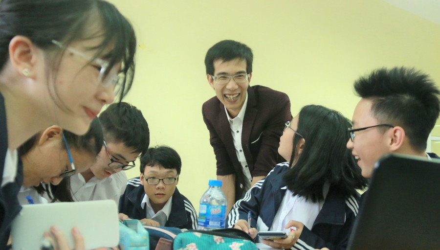 Thầy Mạnh được học sinh gọi bằng biệt danh "đại ca". Ảnh: Vietnamnet.vn