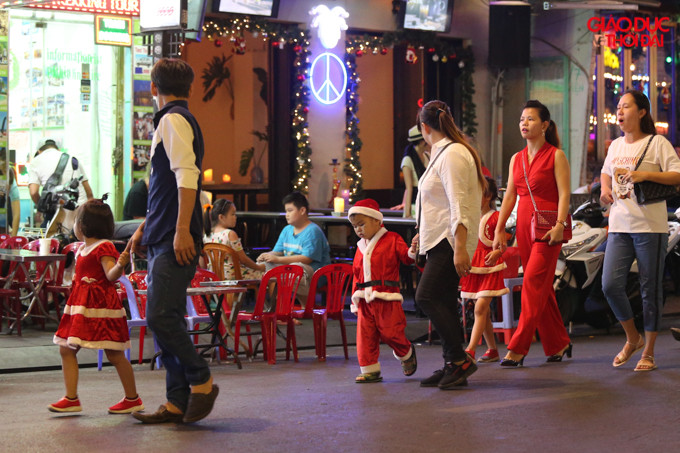 Khu phố đi bộ Bùi Viện( Tp Hồ Chí Minh) cũng là địa điểm đến của rất đông người dân.