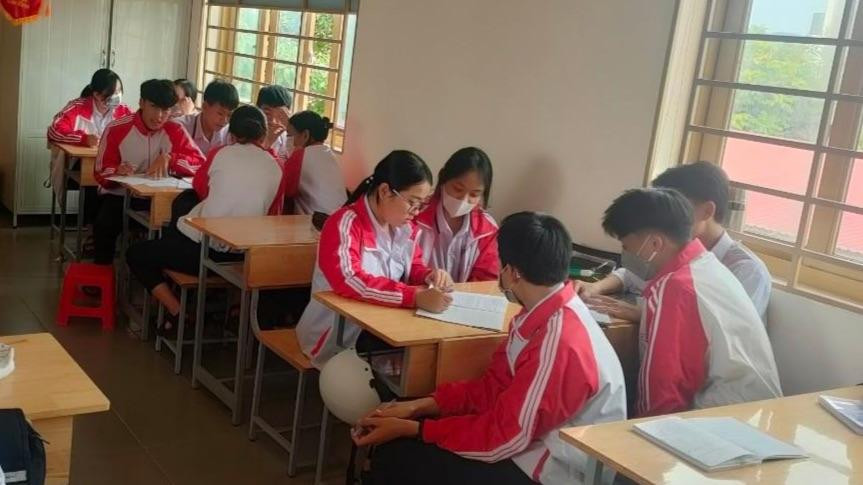 Với chương trình GDPT 2018 đối với 10, học sinh chủ động hơn trong học tập. Với chương trình GDPT 2018 đối với 10, học sinh chủ động hơn trong học tập.